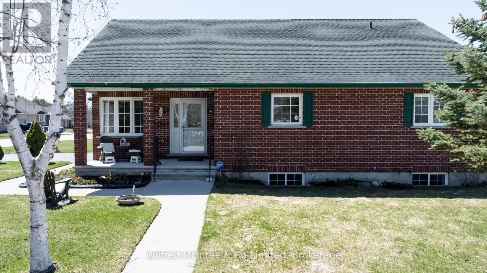 12 Jonathan Crescent, South Bruce, Ontario  N0G 2J0 - Photo 2 - X12091207