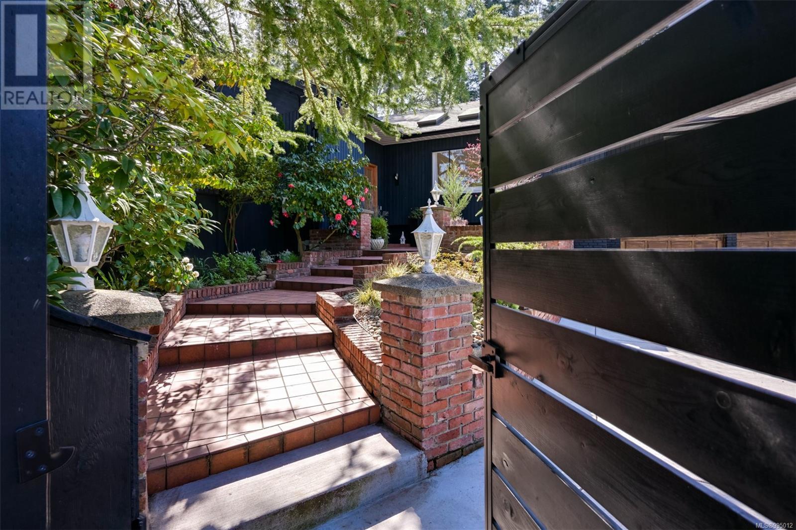 Property at 1941 Appleton Pl image 2