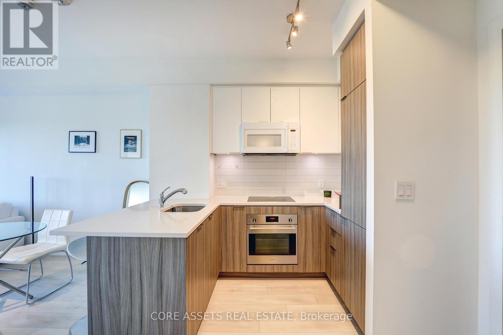 709 - 223 St Clair Avenue W, Toronto, Ontario  M4V 1R3 - Photo 5 - C12090983
