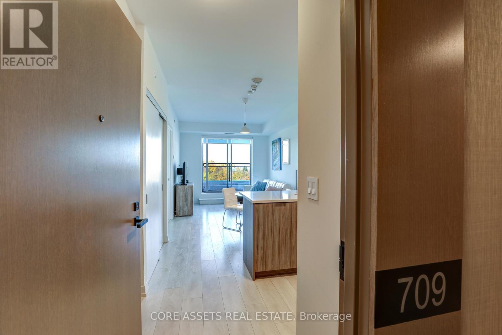 709 - 223 St Clair Avenue W, Toronto, Ontario  M4V 1R3 - Photo 3 - C12090983