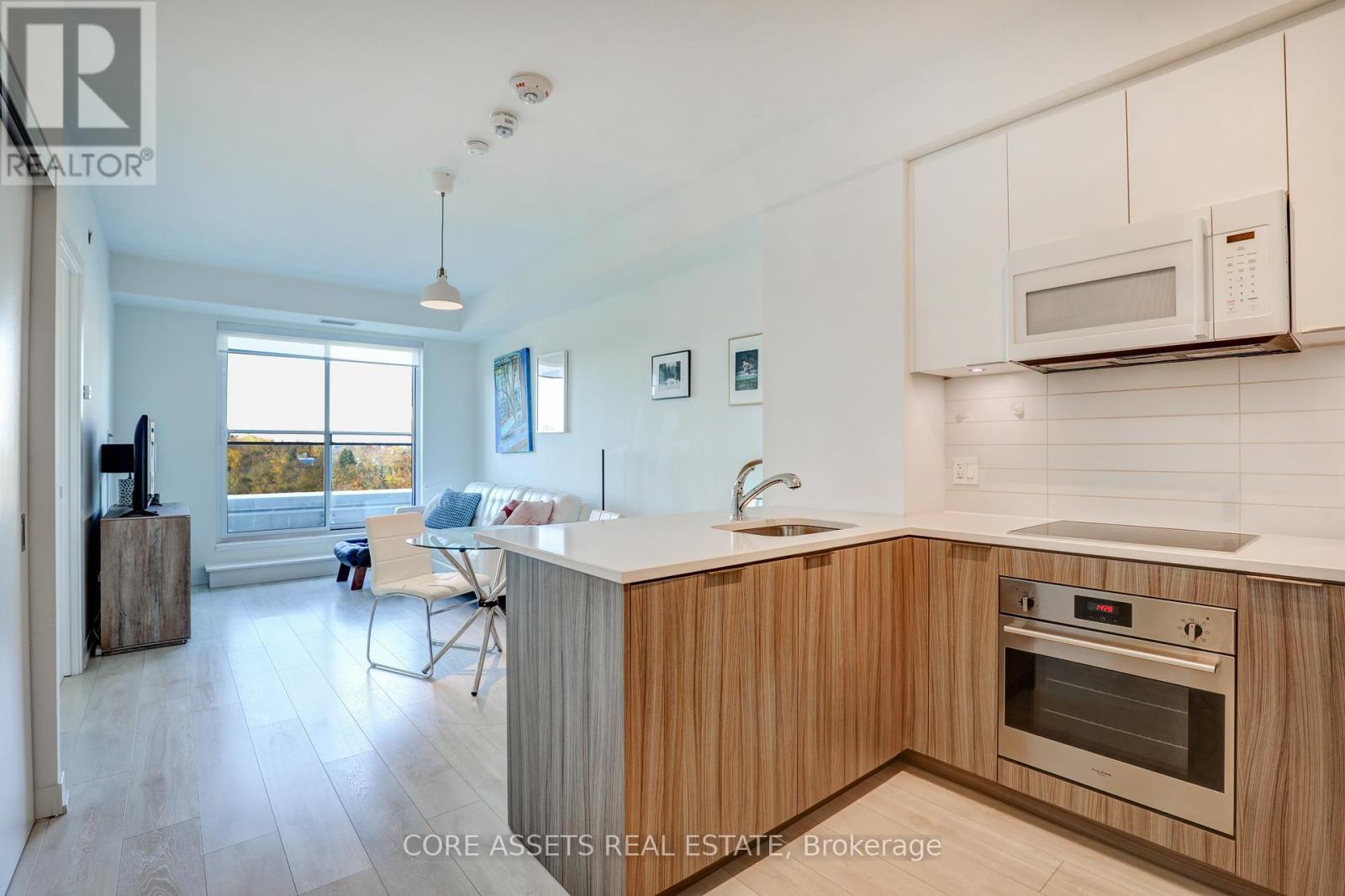 709 - 223 St Clair Avenue W, Toronto, Ontario  M4V 1R3 - Photo 4 - C12090983