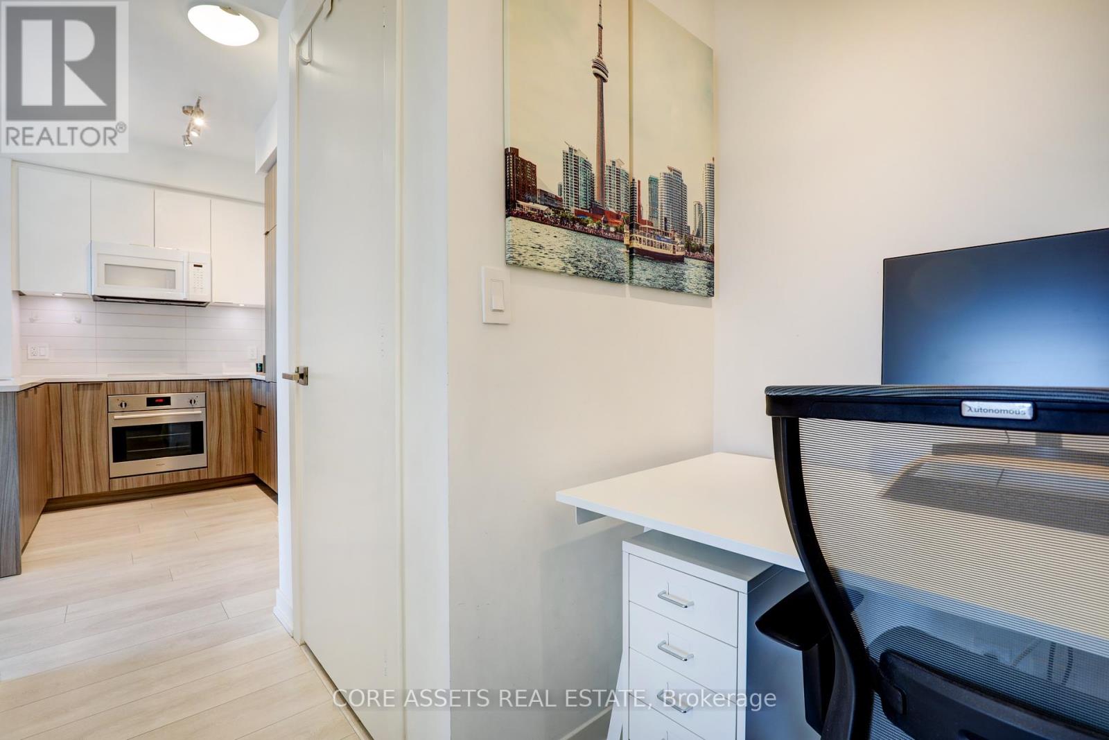 709 - 223 St Clair Avenue W, Toronto, Ontario  M4V 1R3 - Photo 9 - C12090983