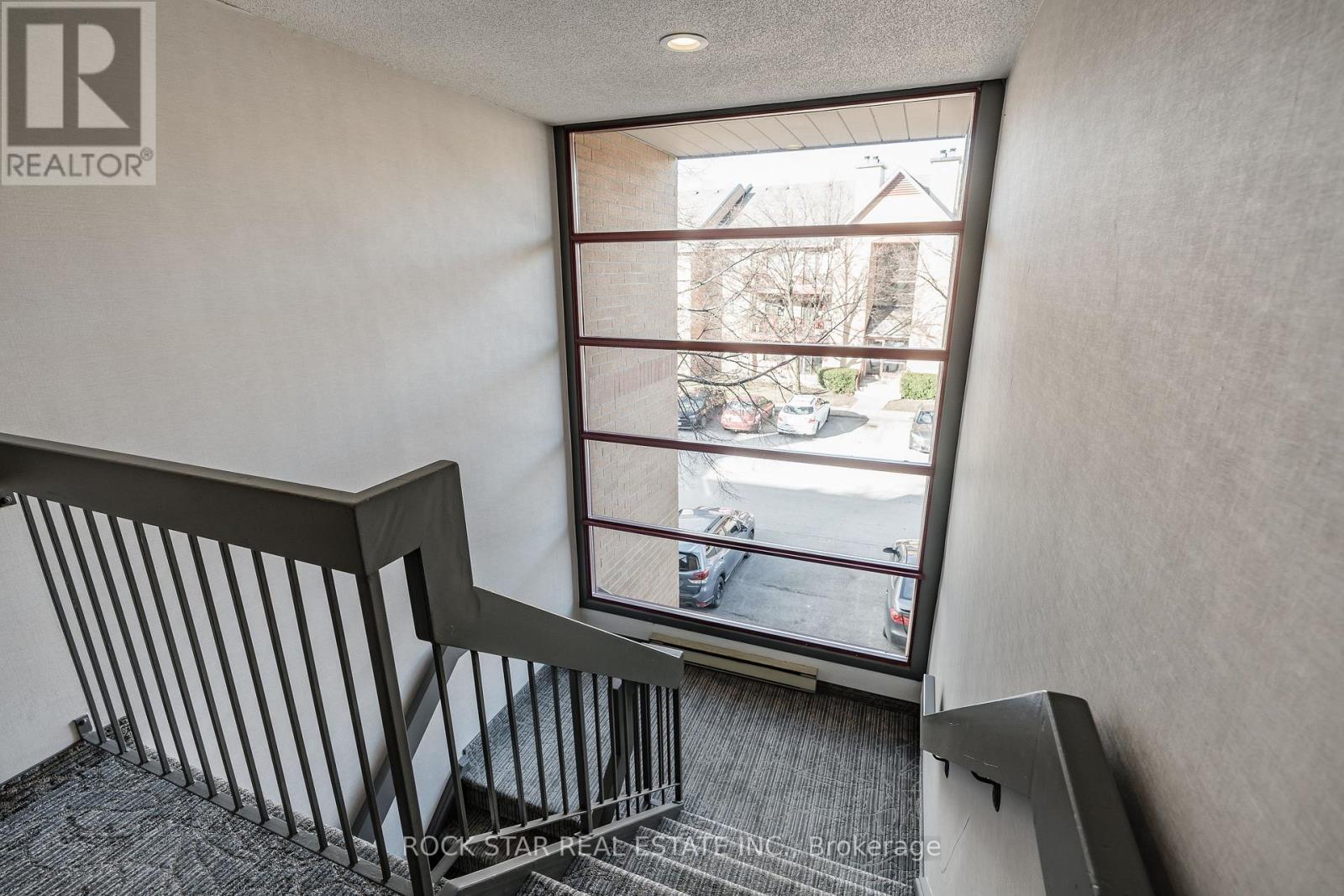 1731 - 1478 Pilgrims Way, Oakville, Ontario  L6M 3G7 - Photo 6 - W12091164