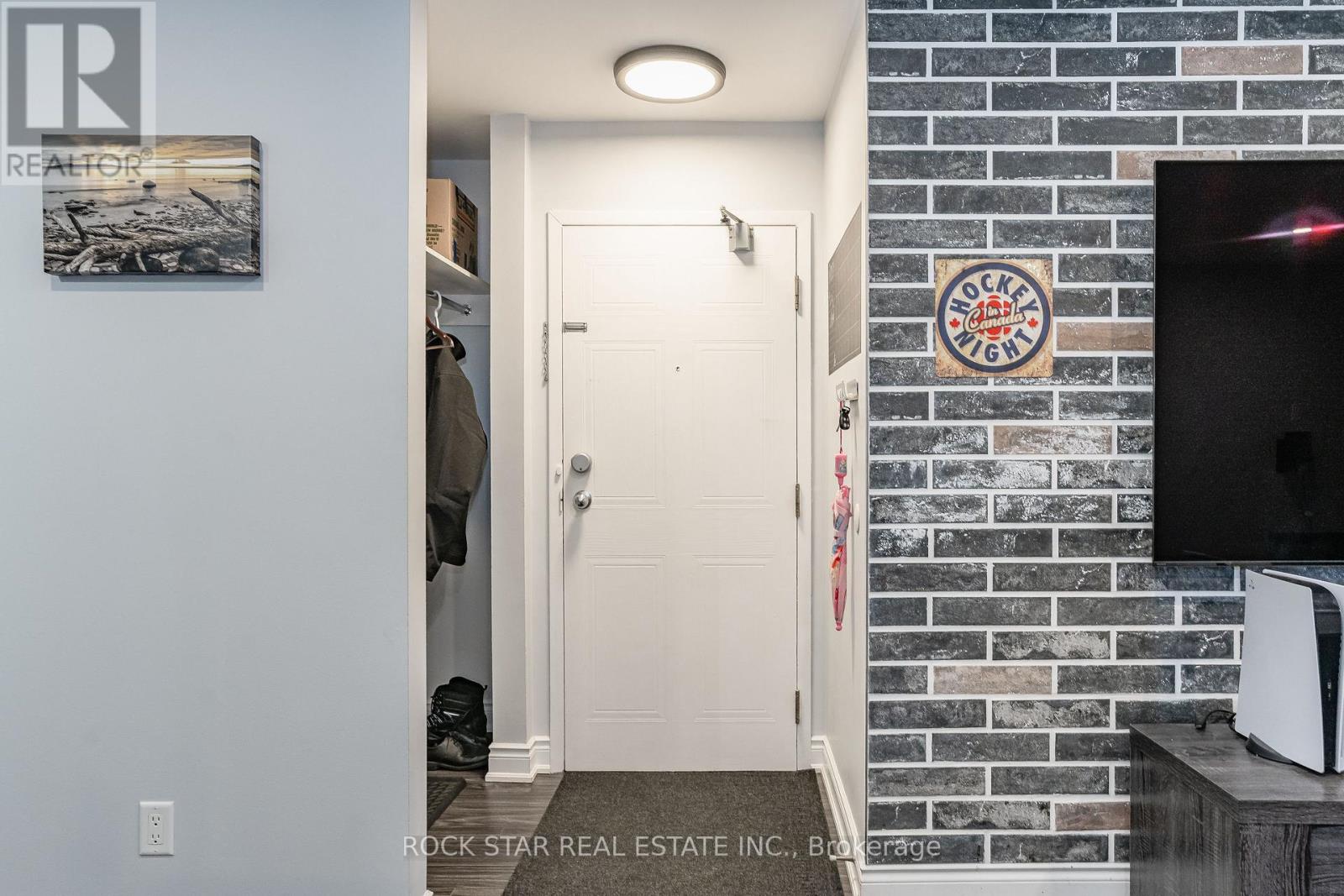 1731 - 1478 Pilgrims Way, Oakville, Ontario  L6M 3G7 - Photo 8 - W12091164