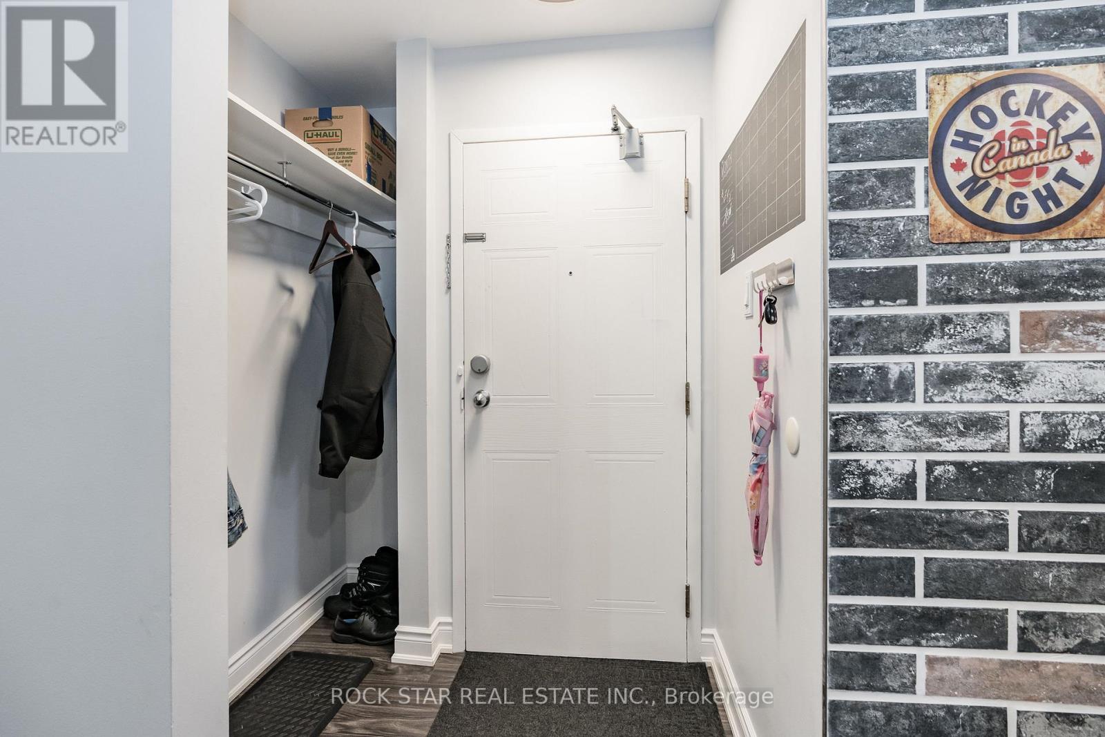 1731 - 1478 Pilgrims Way, Oakville, Ontario  L6M 3G7 - Photo 9 - W12091164