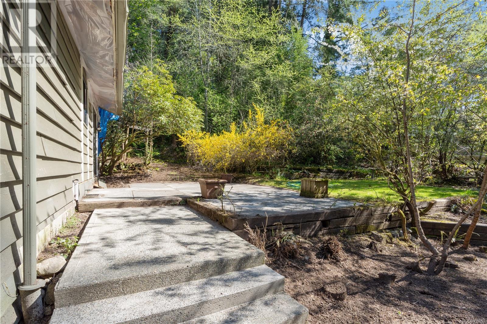 Property at 11077 Chalet Rd image 5