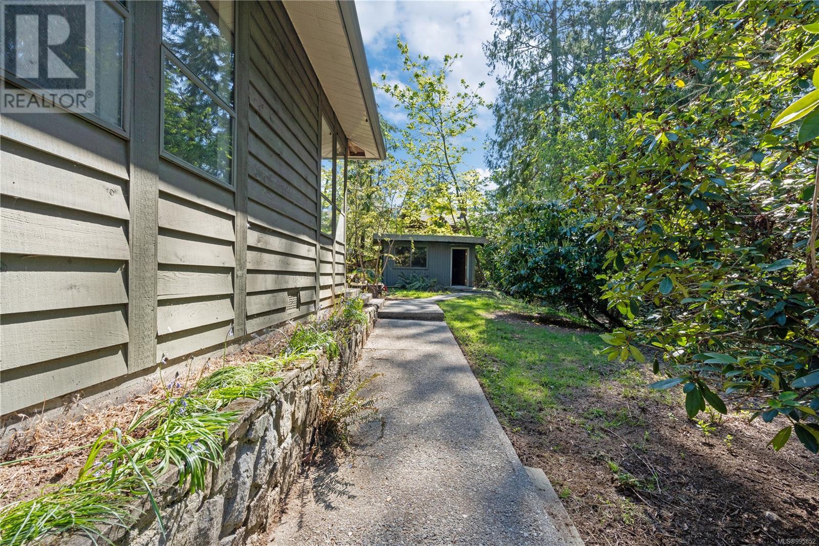 Property at 11077 Chalet Rd image 4