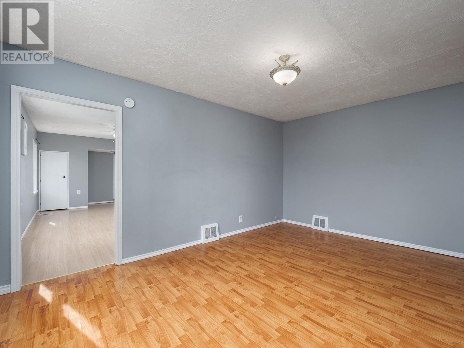 Property at 1633 10TH AVENUE image 5