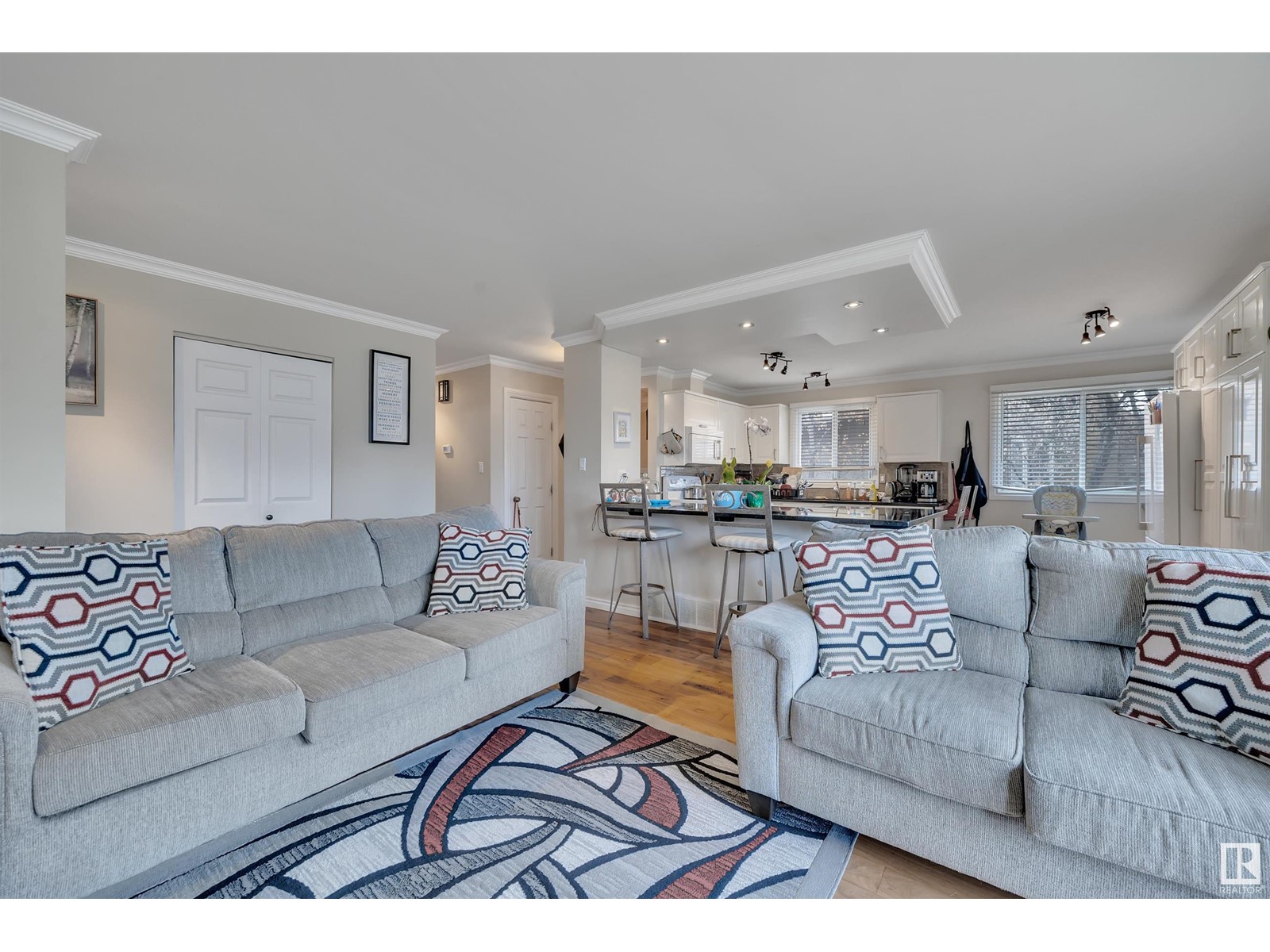 Property at 6428 15 AV NW image 3
