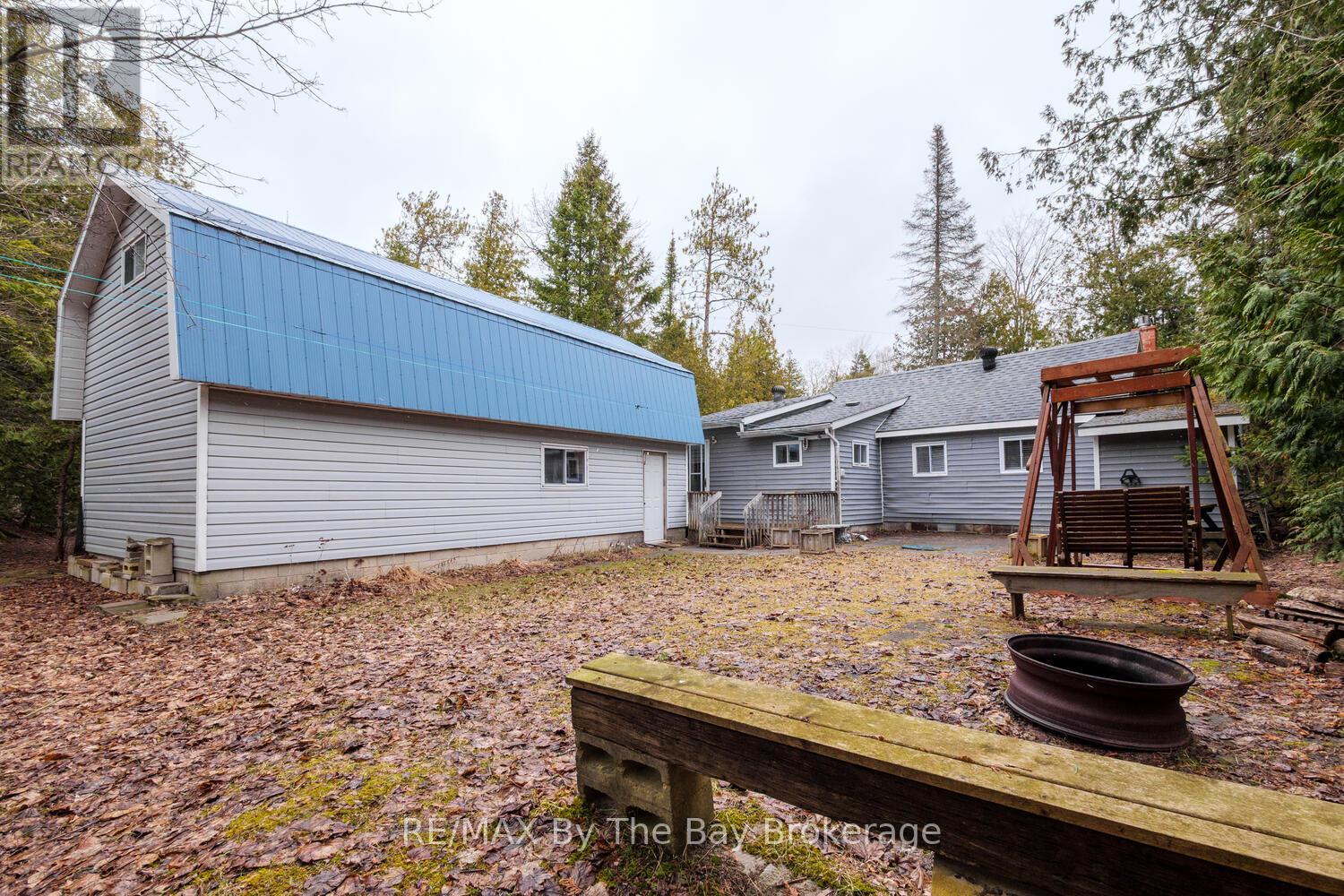 1120 King Edward Avenue, South Bruce Peninsula, Ontario  N0H 2G0 - Photo 15 - X12091231