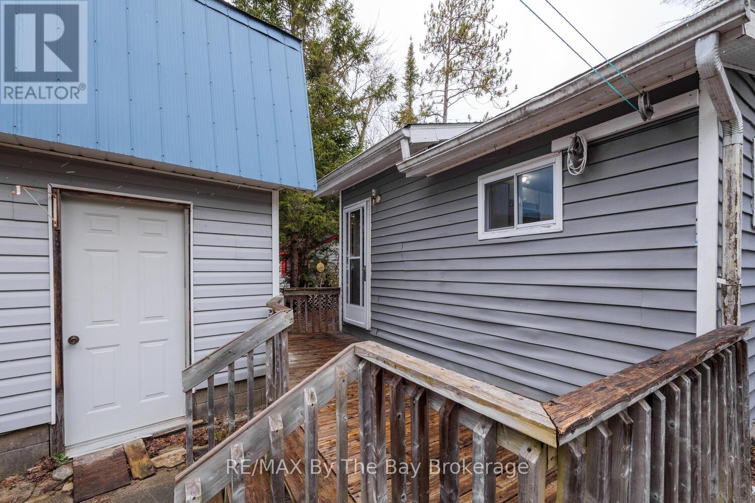 1120 King Edward Avenue, South Bruce Peninsula, Ontario  N0H 2G0 - Photo 18 - X12091231