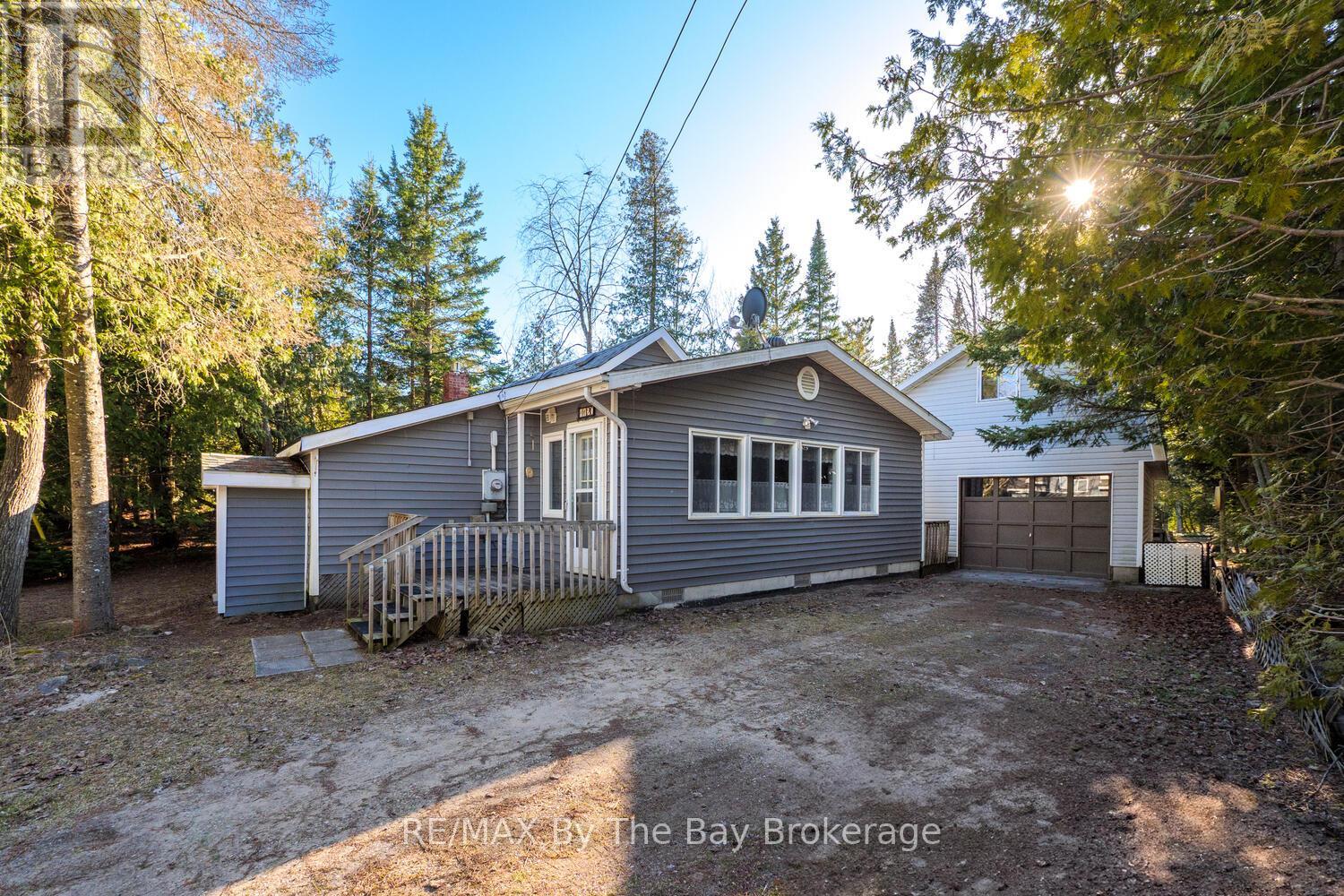 1120 King Edward Avenue, South Bruce Peninsula, Ontario  N0H 2G0 - Photo 24 - X12091231
