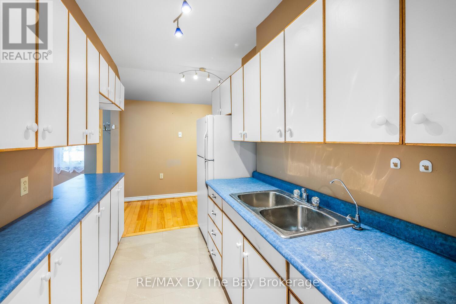 1120 King Edward Avenue, South Bruce Peninsula, Ontario  N0H 2G0 - Photo 35 - X12091231