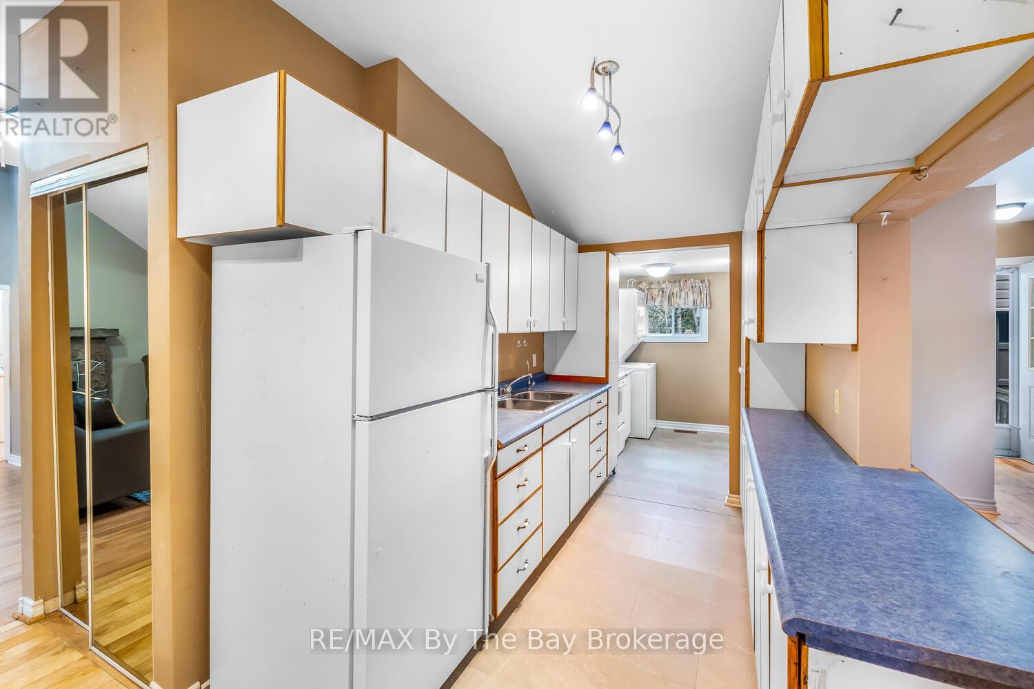 1120 King Edward Avenue, South Bruce Peninsula, Ontario  N0H 2G0 - Photo 36 - X12091231