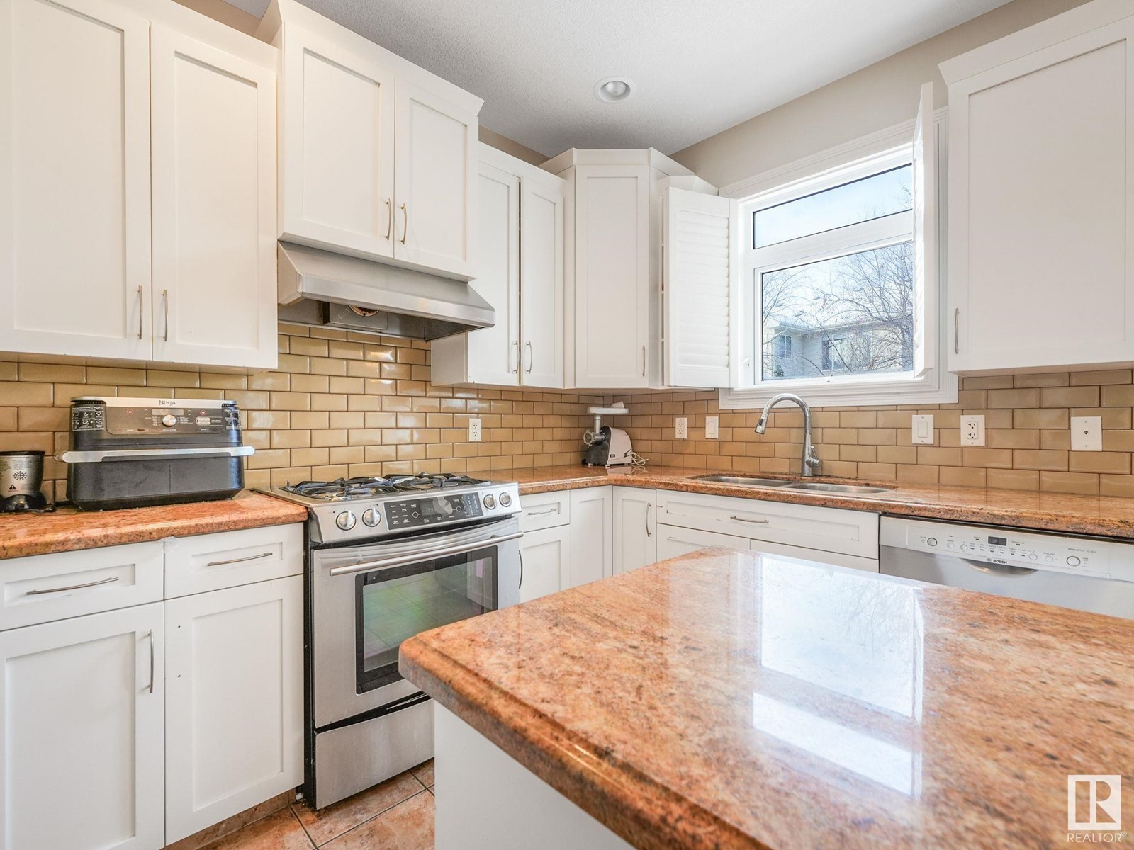 Property at 1024 HOPE RD NW image 4