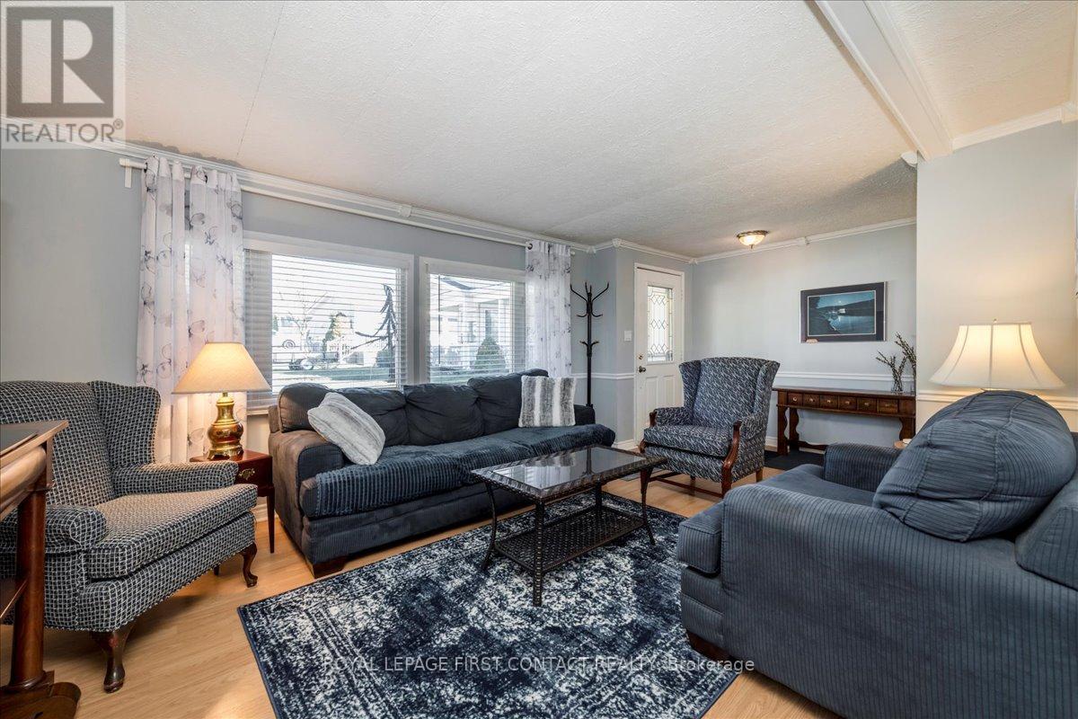 23 Mimosa Crescent, Innisfil, Ontario  L9S 1P9 - Photo 7 - N12091225