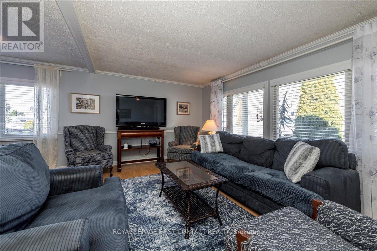 23 Mimosa Crescent, Innisfil, Ontario  L9S 1P9 - Photo 8 - N12091225