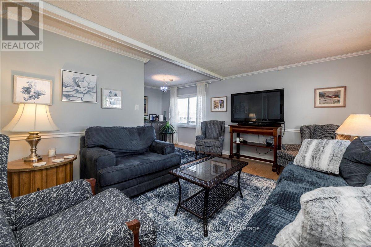 23 Mimosa Crescent, Innisfil, Ontario  L9S 1P9 - Photo 9 - N12091225