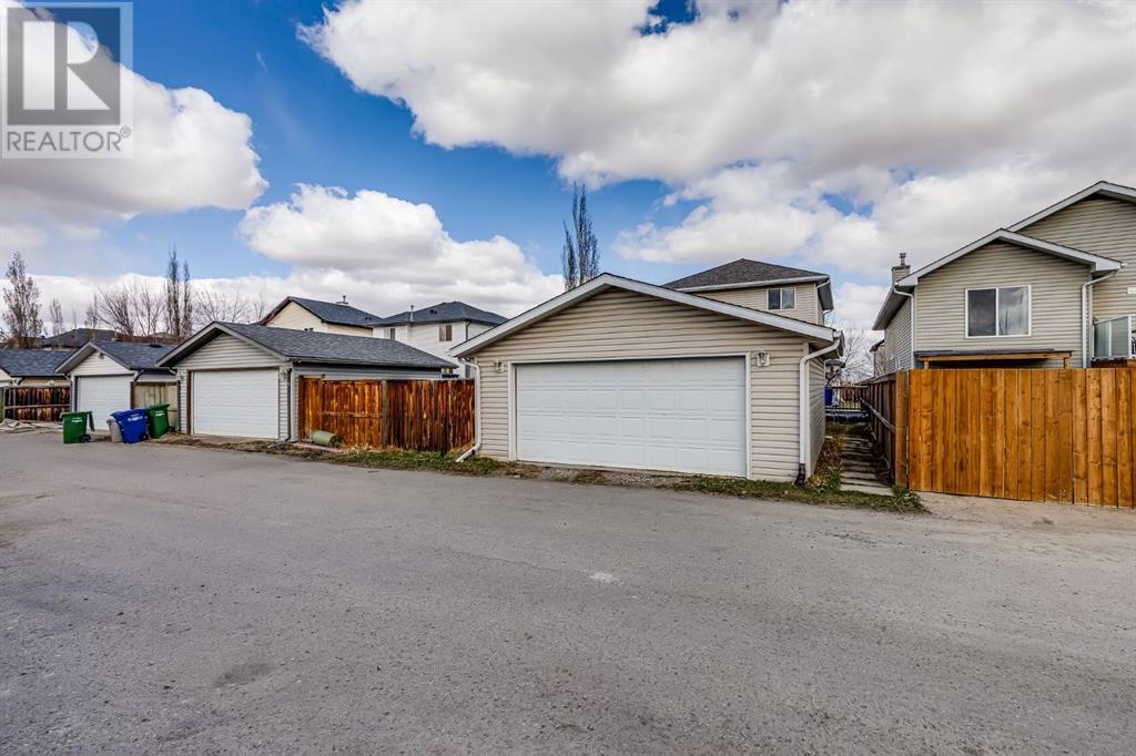 75 Luxstone Crescent Sw, Airdrie, Alberta  T4B 2W7 - Photo 31 - A2212074