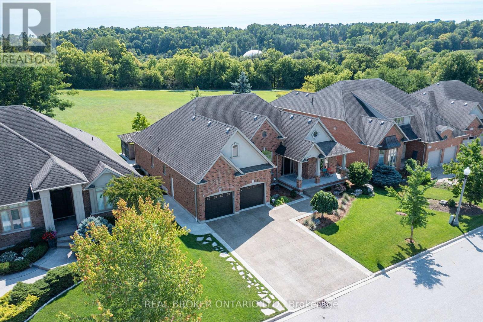 Property at 22 BLACK MAPLE CRESCENT image 3