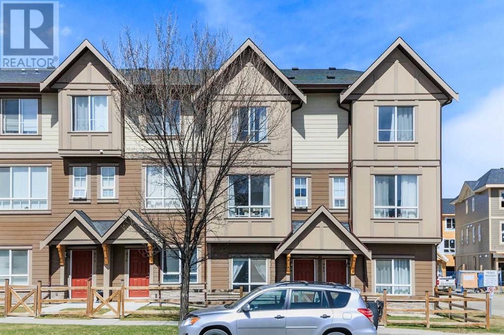 Property at 978 Sherwood Boulevard NW image 2