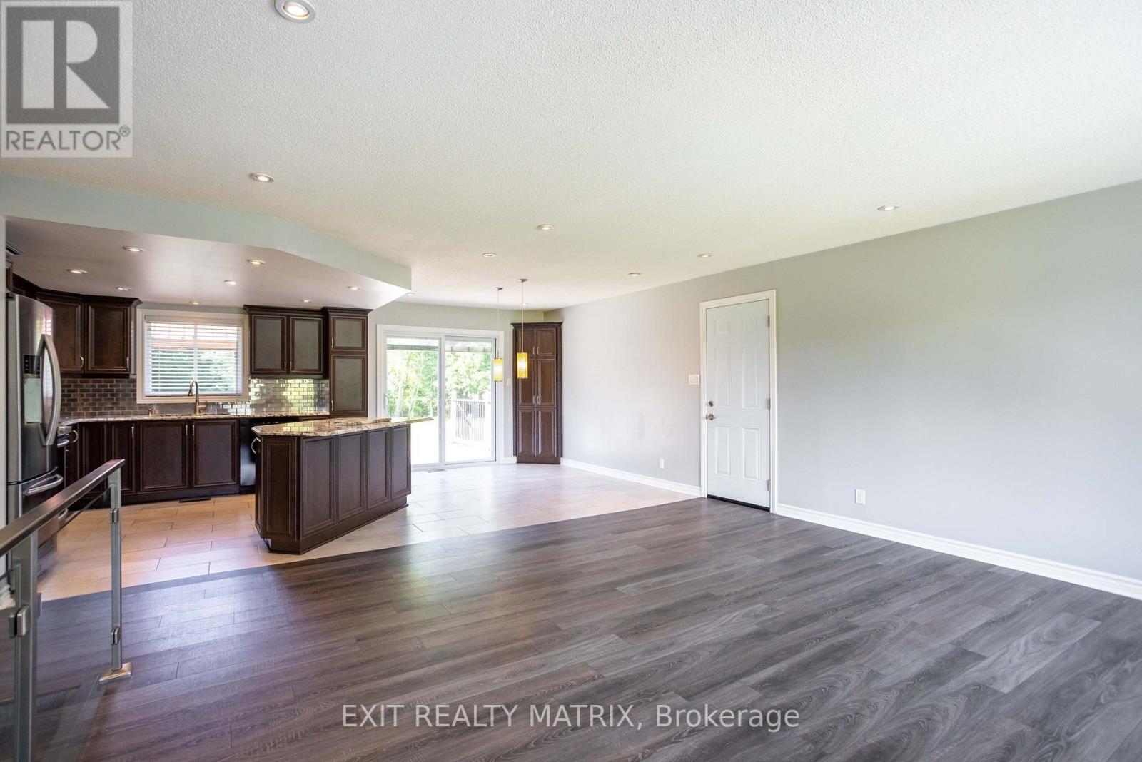 10 Ralph Street, North Dundas, Ontario  K0A 2R0 - Photo 8 - X12091302