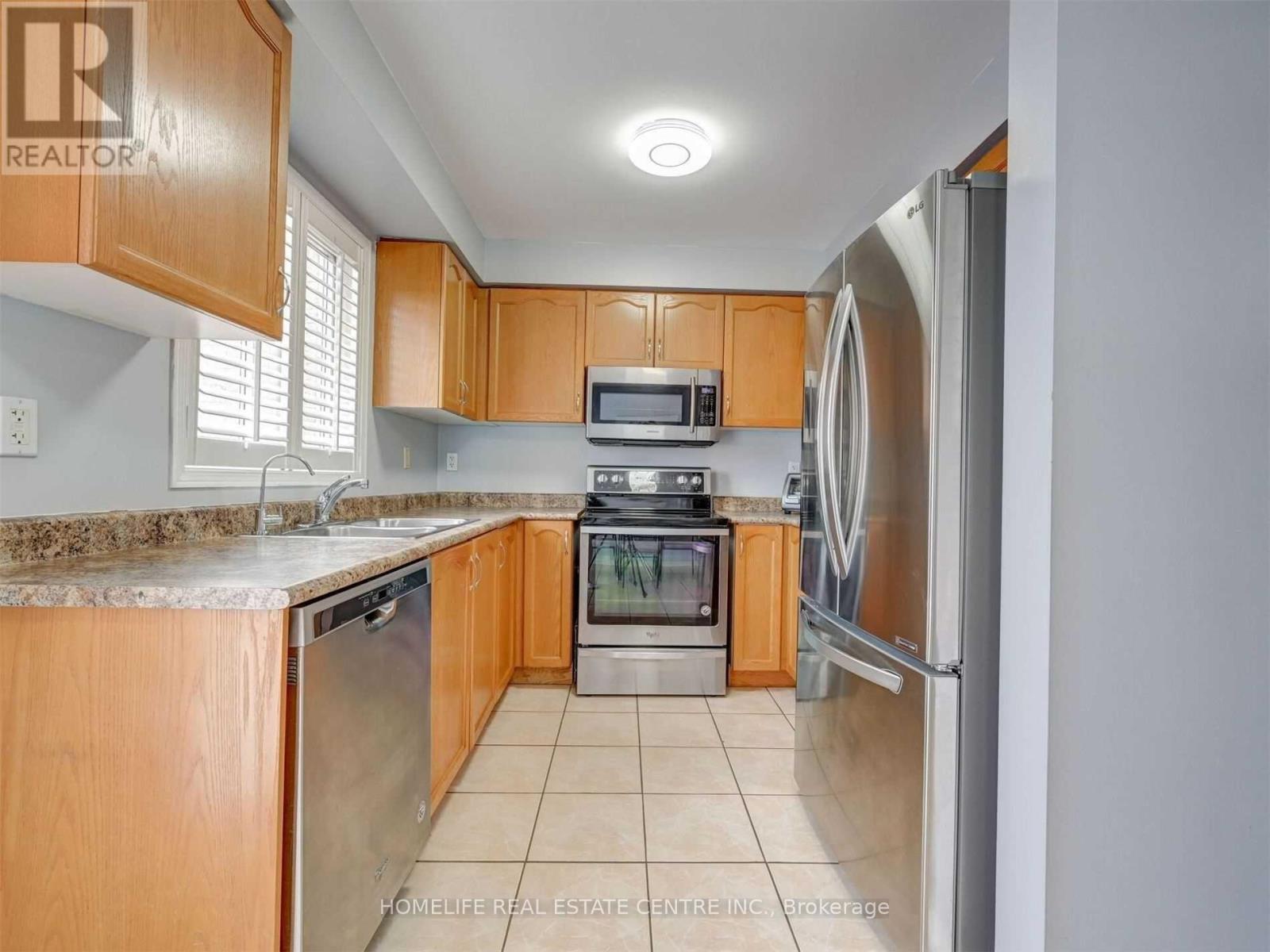 77 Beavervalley Drive, Brampton, Ontario  L7A 3R3 - Photo 12 - W12090478