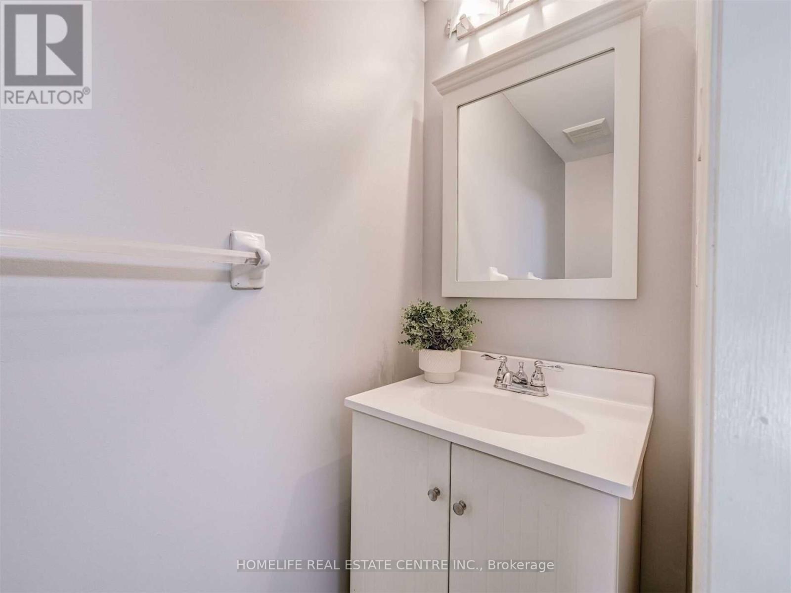 77 Beavervalley Drive, Brampton, Ontario  L7A 3R3 - Photo 23 - W12090478