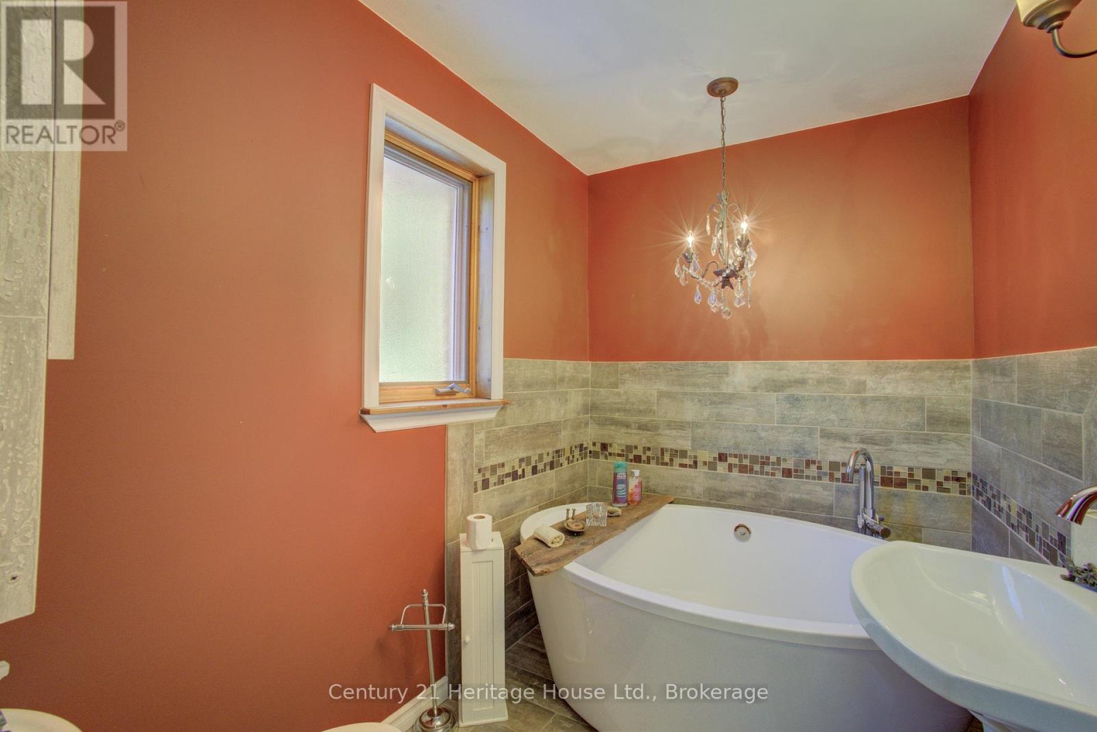 473480 Camp Oliver Road, West Grey, Ontario  N0C 1K0 - Photo 19 - X12091267