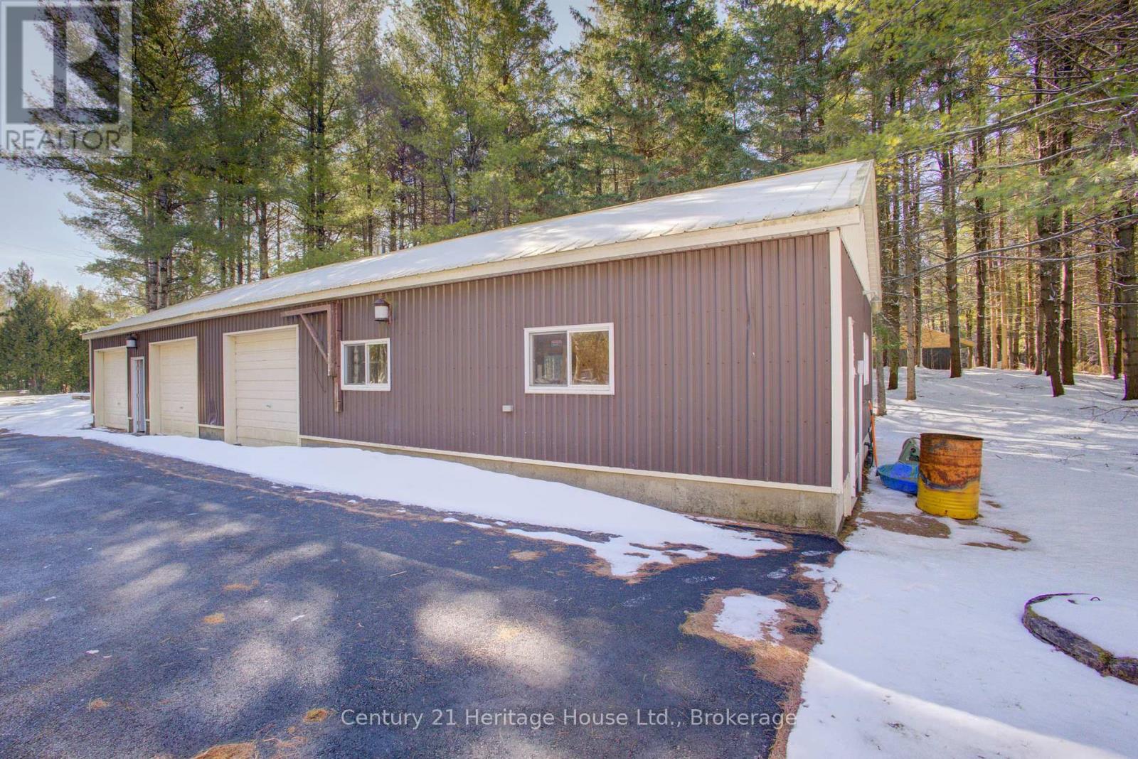 473480 Camp Oliver Road, West Grey, Ontario  N0C 1K0 - Photo 35 - X12091267