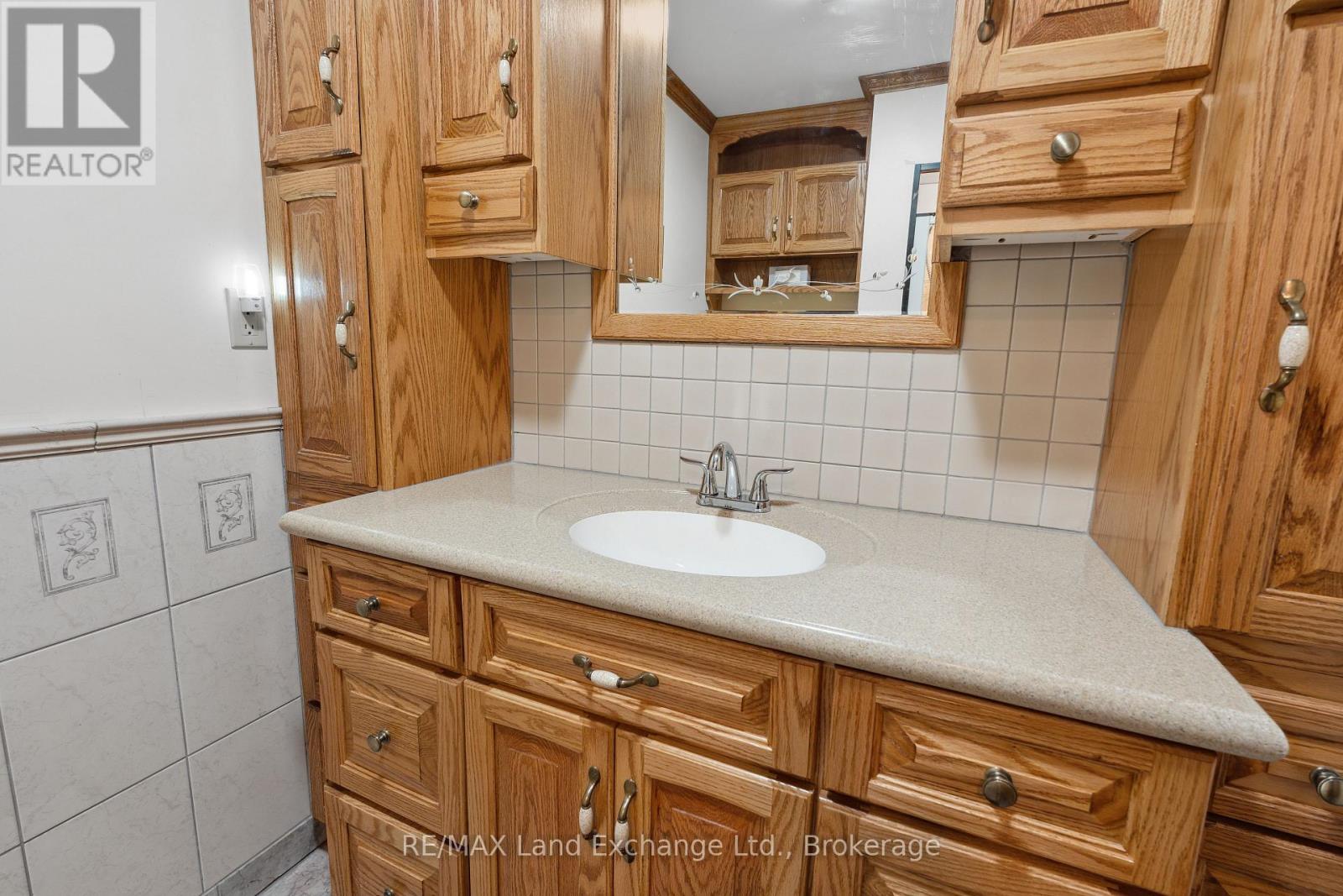 347 Tyendinaga Drive, Saugeen Shores, Ontario  N0H 2L0 - Photo 10 - X12091303