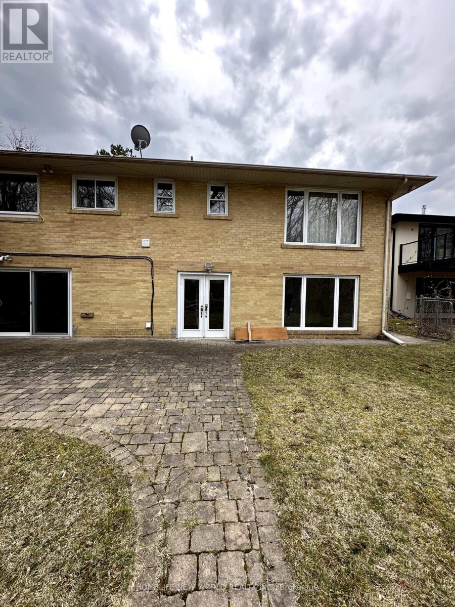 119 Burbank Drive, Toronto, Ontario  M2K 1N6 - Photo 4 - C12091258