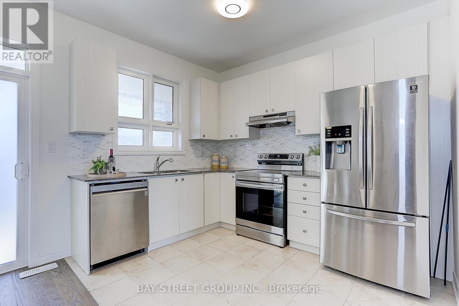 12 Chicago Lane, Markham, Ontario  L6E 0V6 - Photo 9 - N12091294