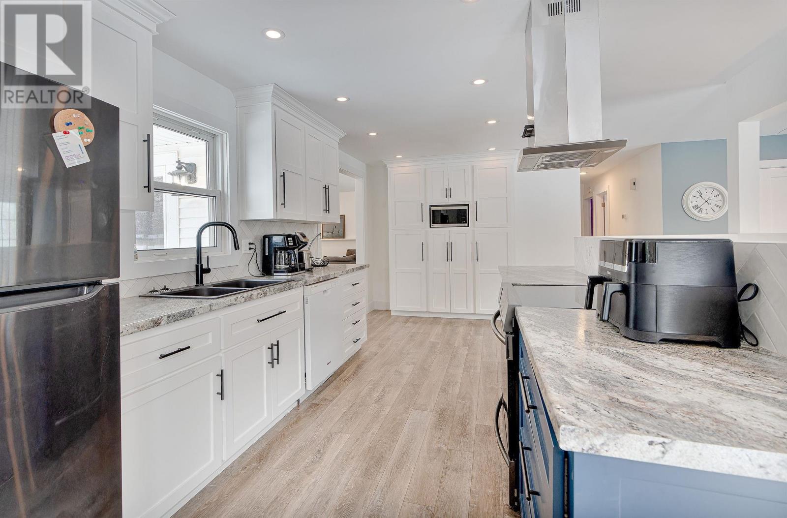 Property at 12 PONDSIDE Court image 3