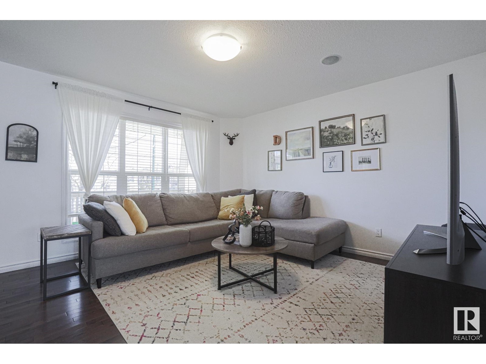 Property at 2108 30 ST NW image 4