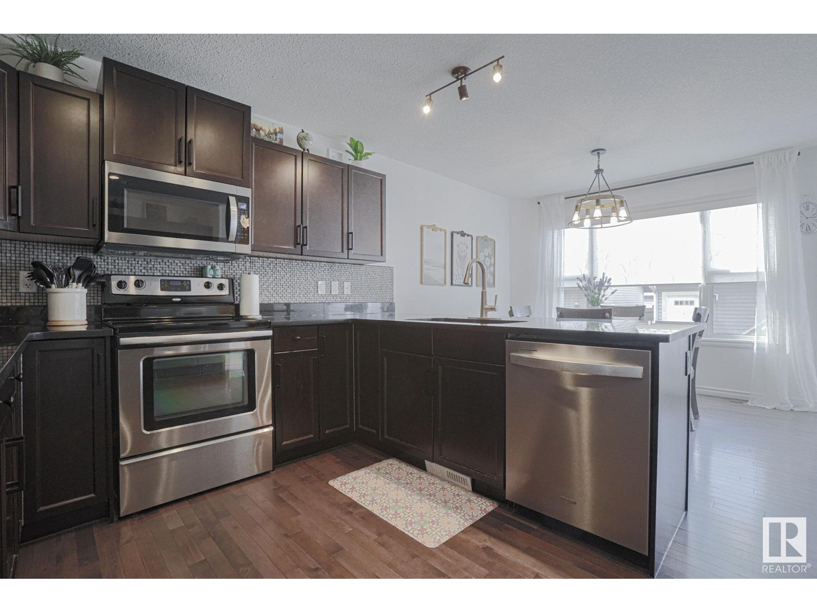 Property at 2108 30 ST NW image 5