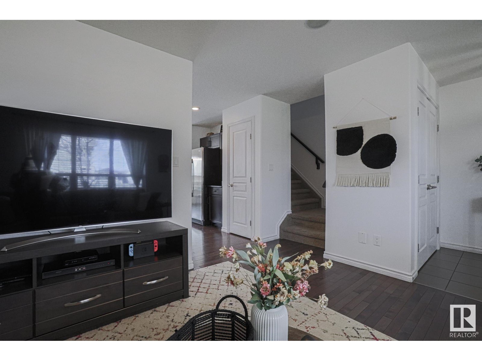 Property at 2108 30 ST NW image 3