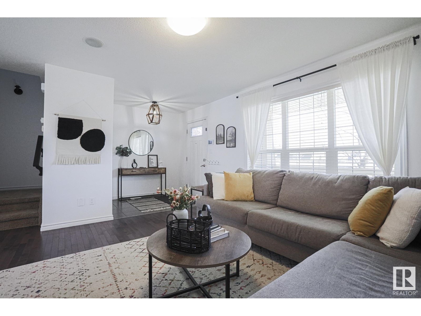 Property at 2108 30 ST NW image 2