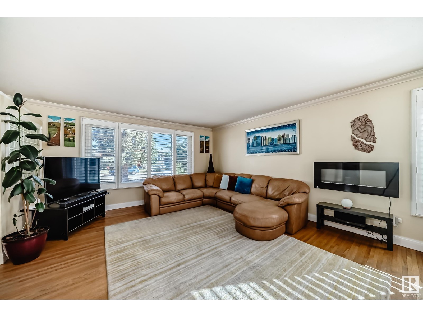 Property at 11731 38A AV NW image 4