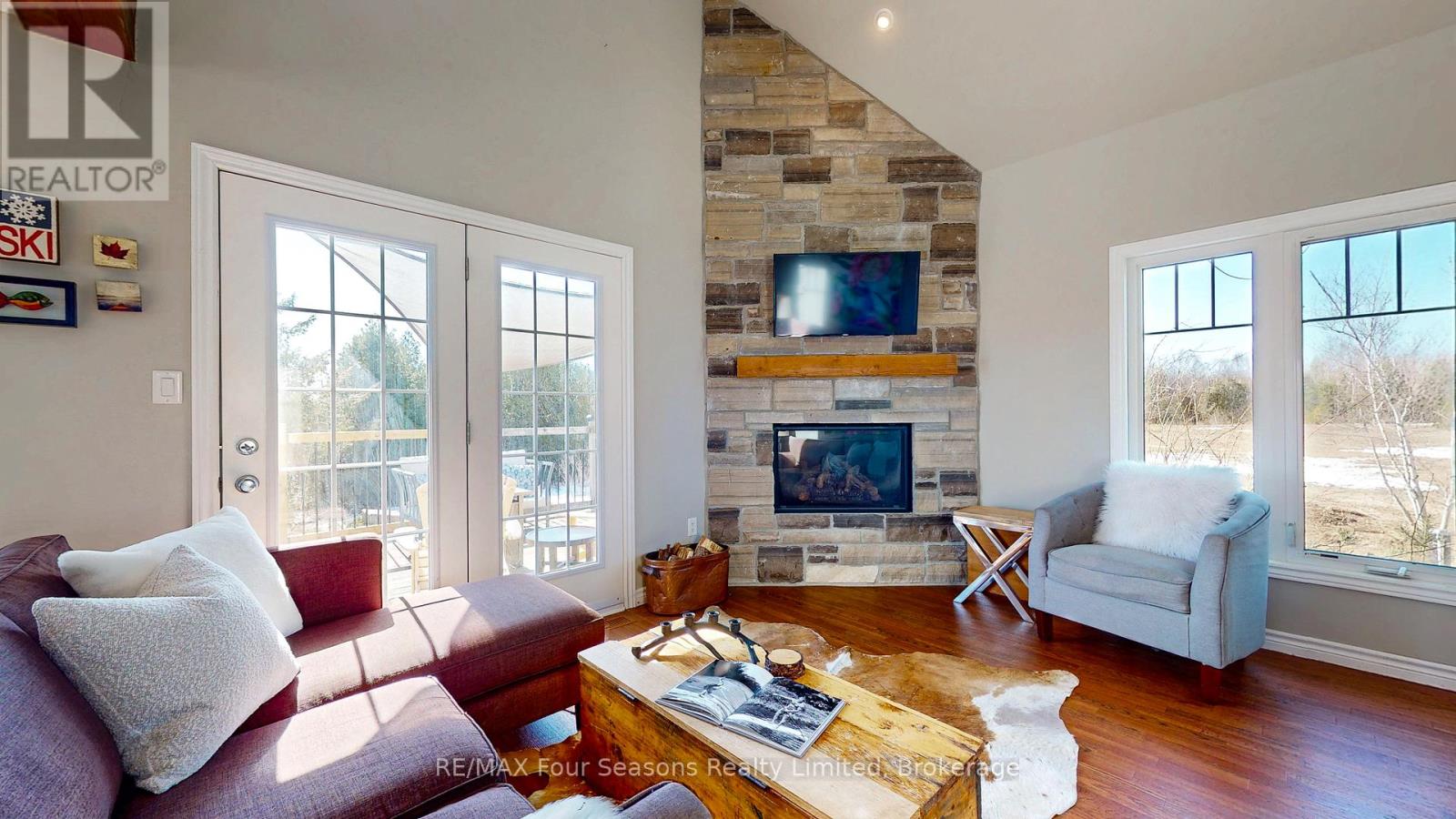 139 Young Drive, Grey Highlands, Ontario  N0C 1M0 - Photo 10 - X12088836