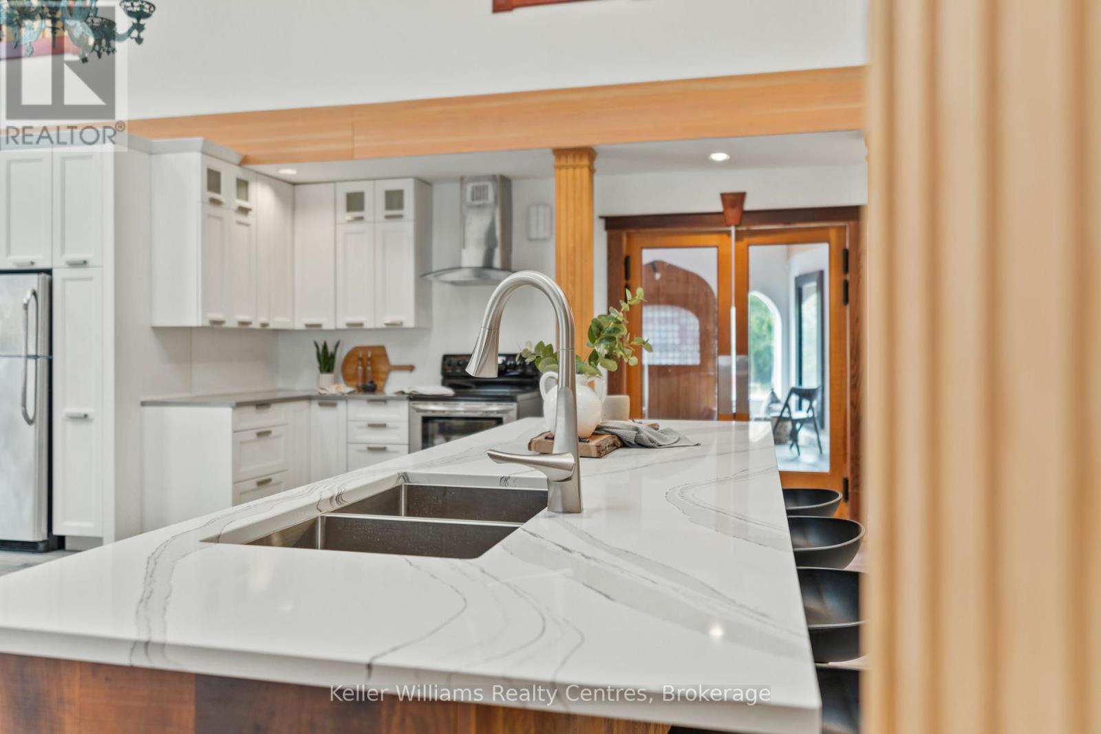 17 Thomas Street, South Bruce Peninsula, Ontario  N0H 2T0 - Photo 11 - X12090090