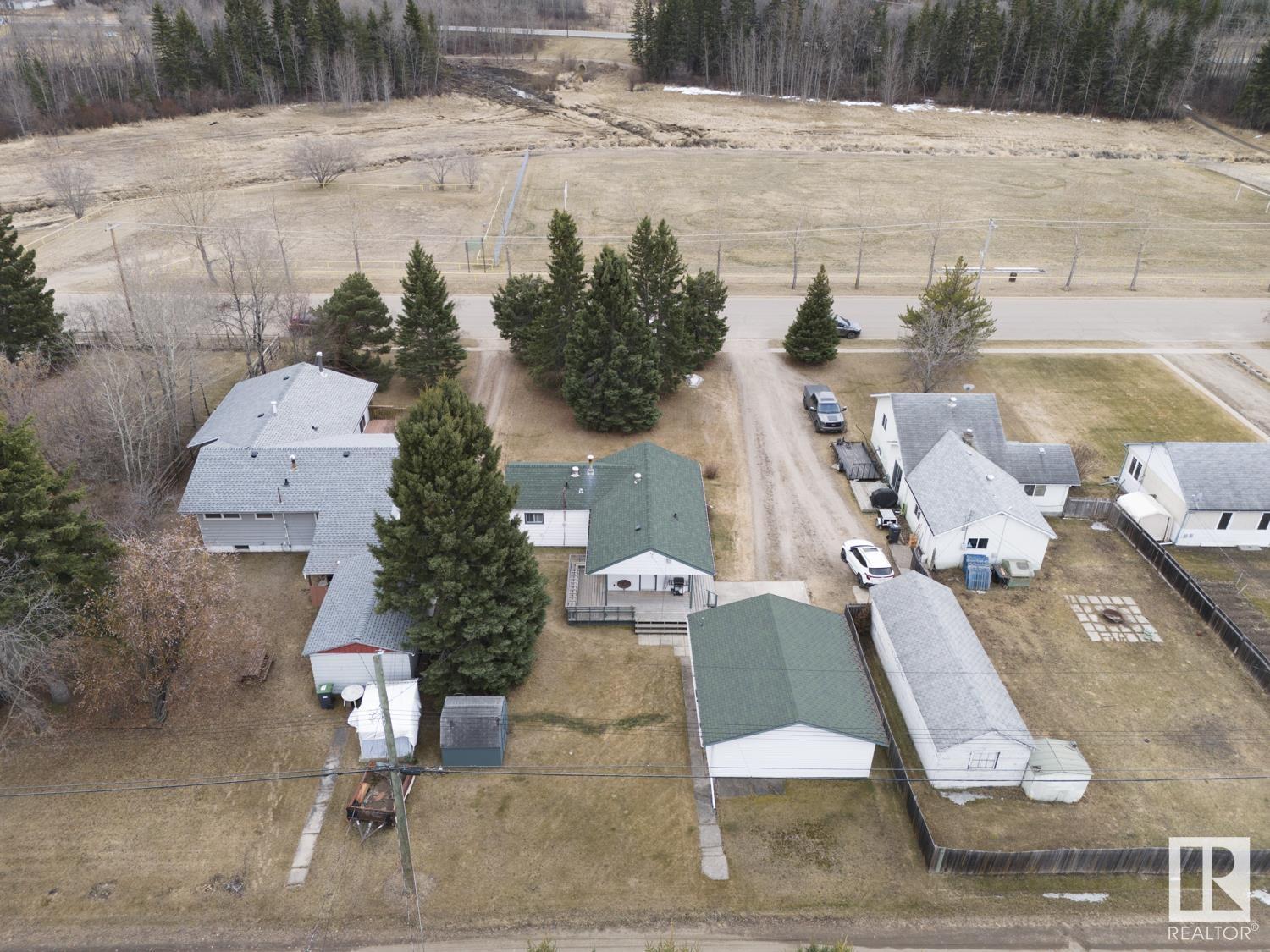 Property at 6006 50 AV image 3
