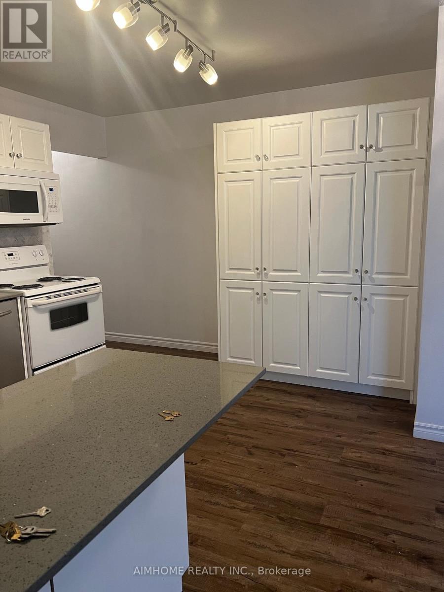 3 - 109 Westmount Road N, Waterloo, Ontario  N2L 5G5 - Photo 5 - X12091318