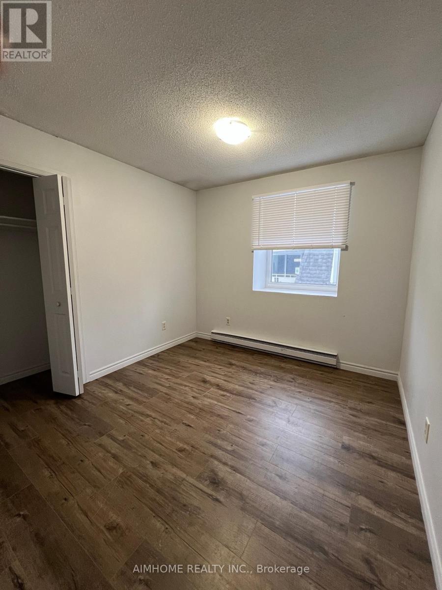3 - 109 Westmount Road N, Waterloo, Ontario  N2L 5G5 - Photo 6 - X12091318
