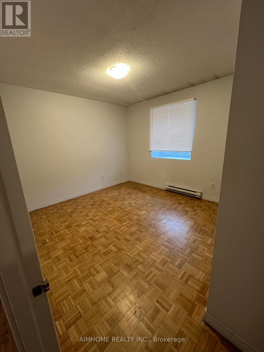 3 - 109 Westmount Road N, Waterloo, Ontario  N2L 5G5 - Photo 8 - X12091318