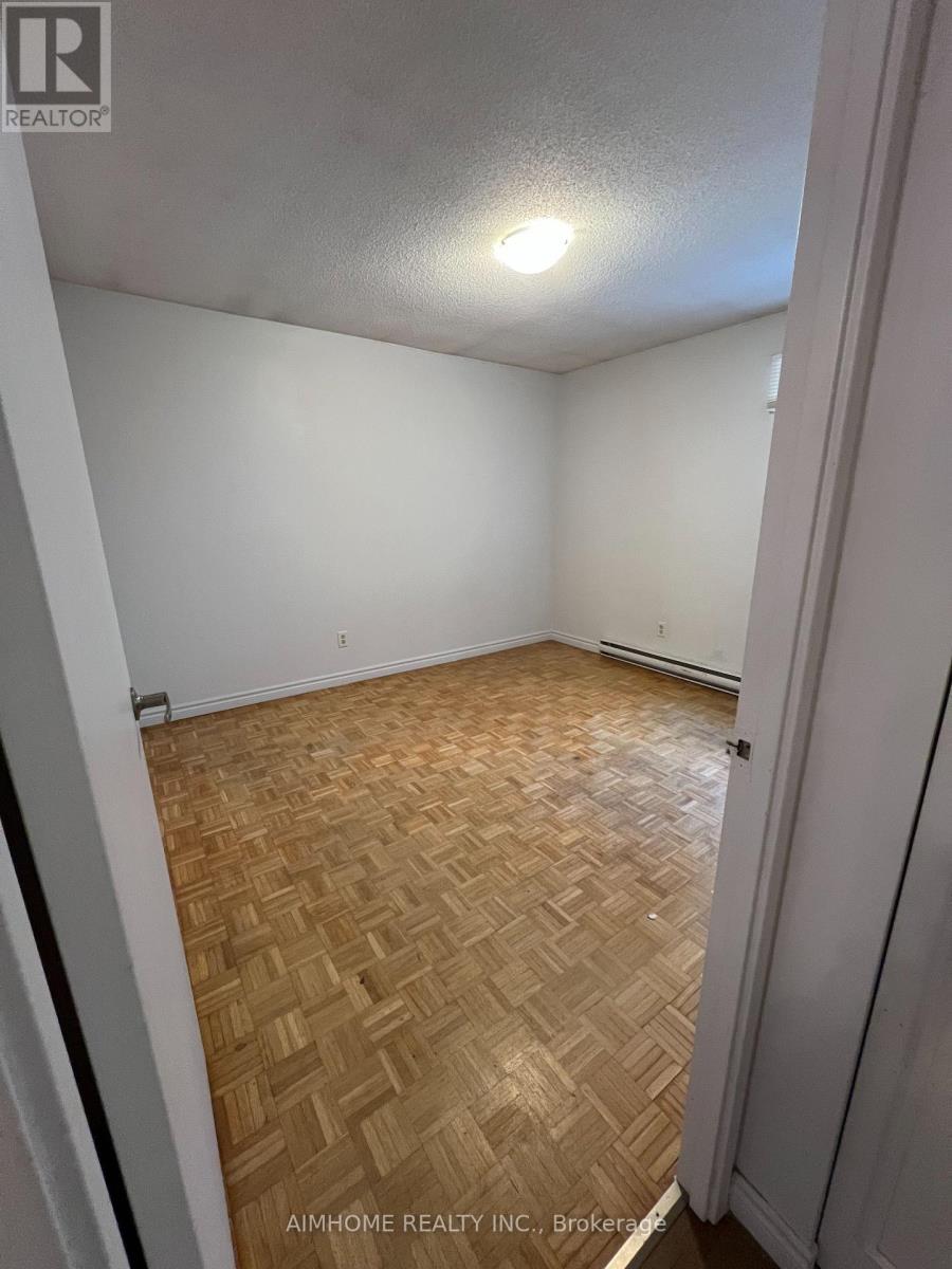 3 - 109 Westmount Road N, Waterloo, Ontario  N2L 5G5 - Photo 9 - X12091318
