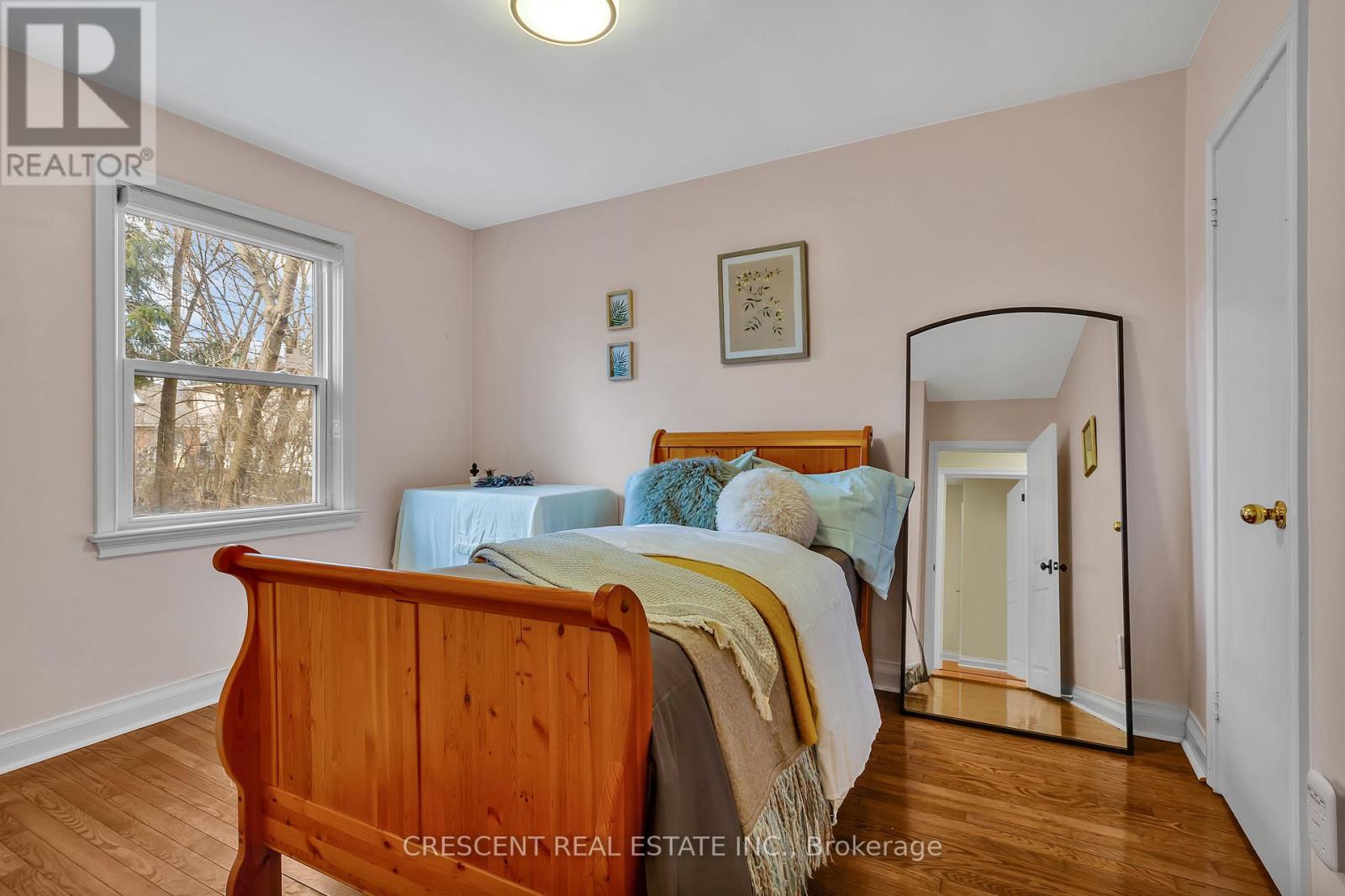 1520 Garnet Avenue, Mississauga, Ontario  L5G 4C8 - Photo 16 - W12027320