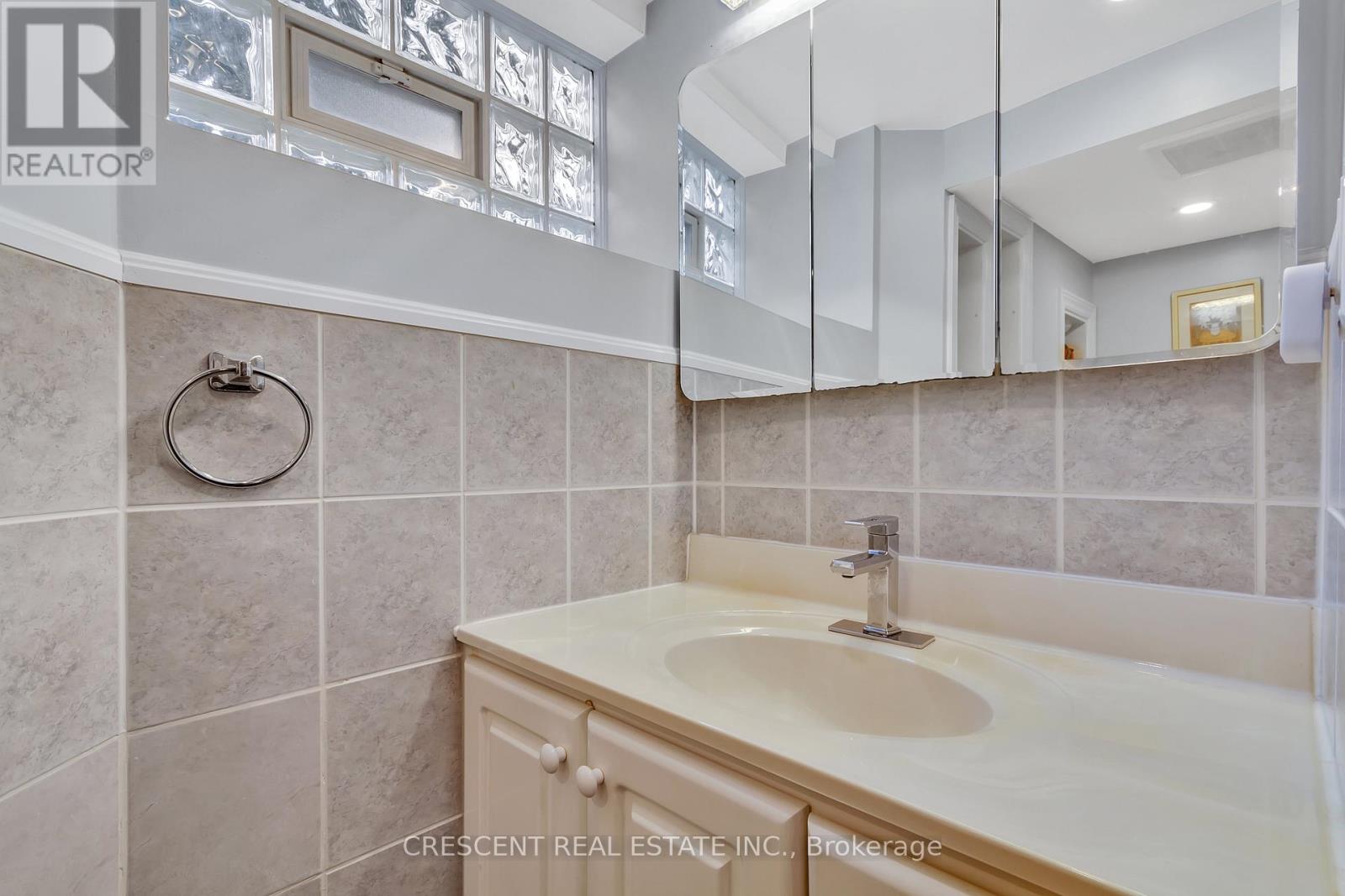 1520 Garnet Avenue, Mississauga, Ontario  L5G 4C8 - Photo 30 - W12027320