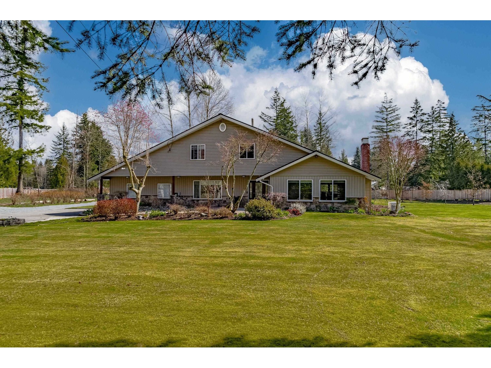 Property at 4655 SADDLEHORN CRESCENT image 2