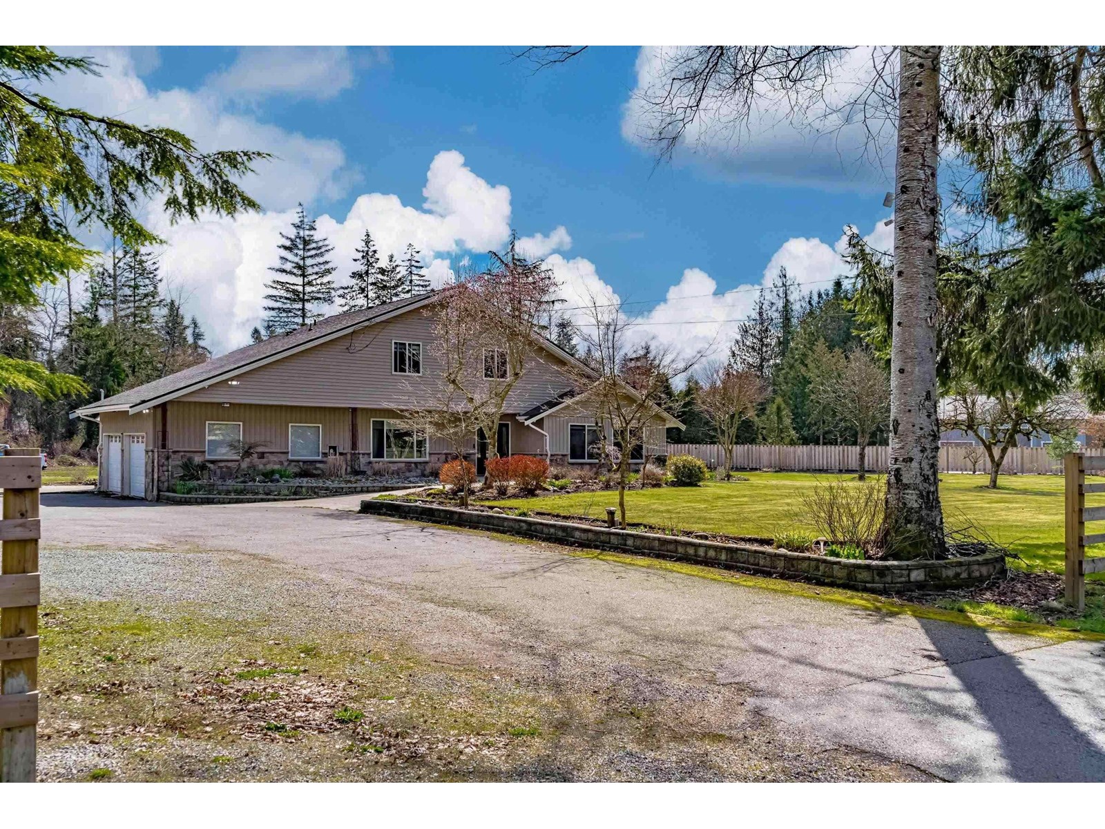 Property at 4655 SADDLEHORN CRESCENT image 1